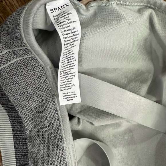 SPANX Seamless Sculpt Cloudy Grey High Scoop Neck Crossback Sports Bra Women S/P - Picture 7 of 8